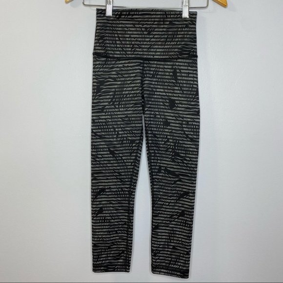 lululemon athletica Pants - Lululemon Wunder Under Feather Print Crop Leggings